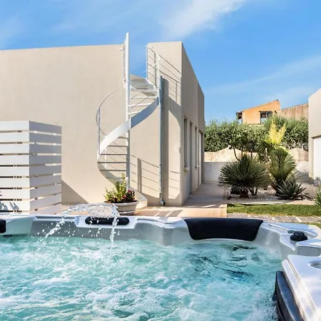 'villa Luisa' Mit Pool By Interhome Semesterbostad