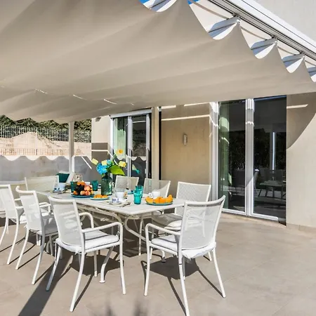 'villa Luisa' Mit Pool By Interhome Semesterbostad *